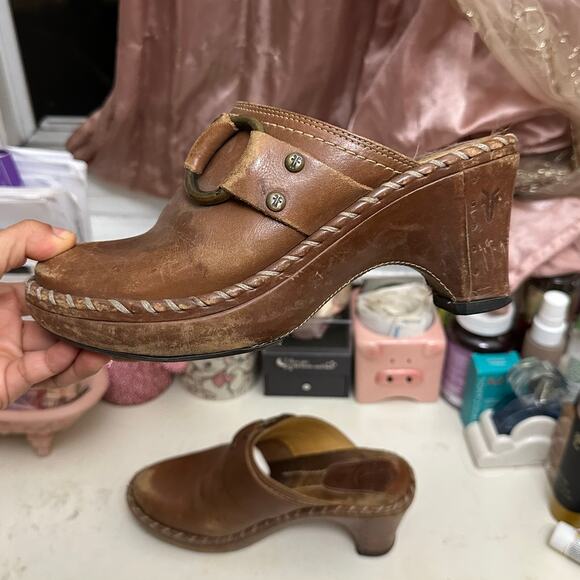 Frye Women’s Charlotte Ring Brown Distressed Heeled Clogs Mule Shoes Size 6 M - Picture 12 of 15